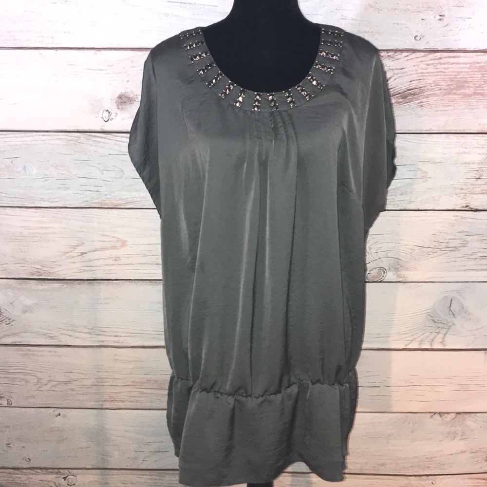 1X Apt 9 short sleeve gray tunic top.  Silky.